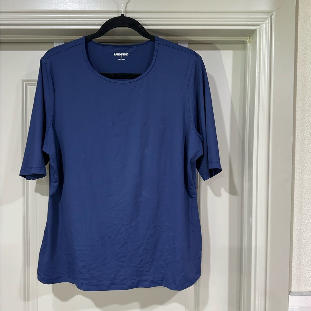 Lands End Women’s Crew Neck Rash Guard navy. Size.XL. Quarter length sleeves.